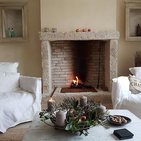 Fontaine De Cerier Bed & Breakfast Кастийон-дю-Гар Екстериор снимка